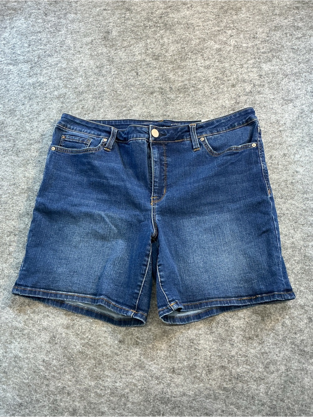 Seven Blue Denim Mid-Rise Jean Shorts Size 16